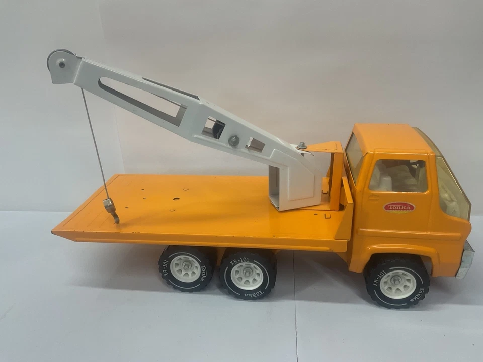 VINTAGE YELLOW TONKA BOOM TRUCK - Image 4 of 4