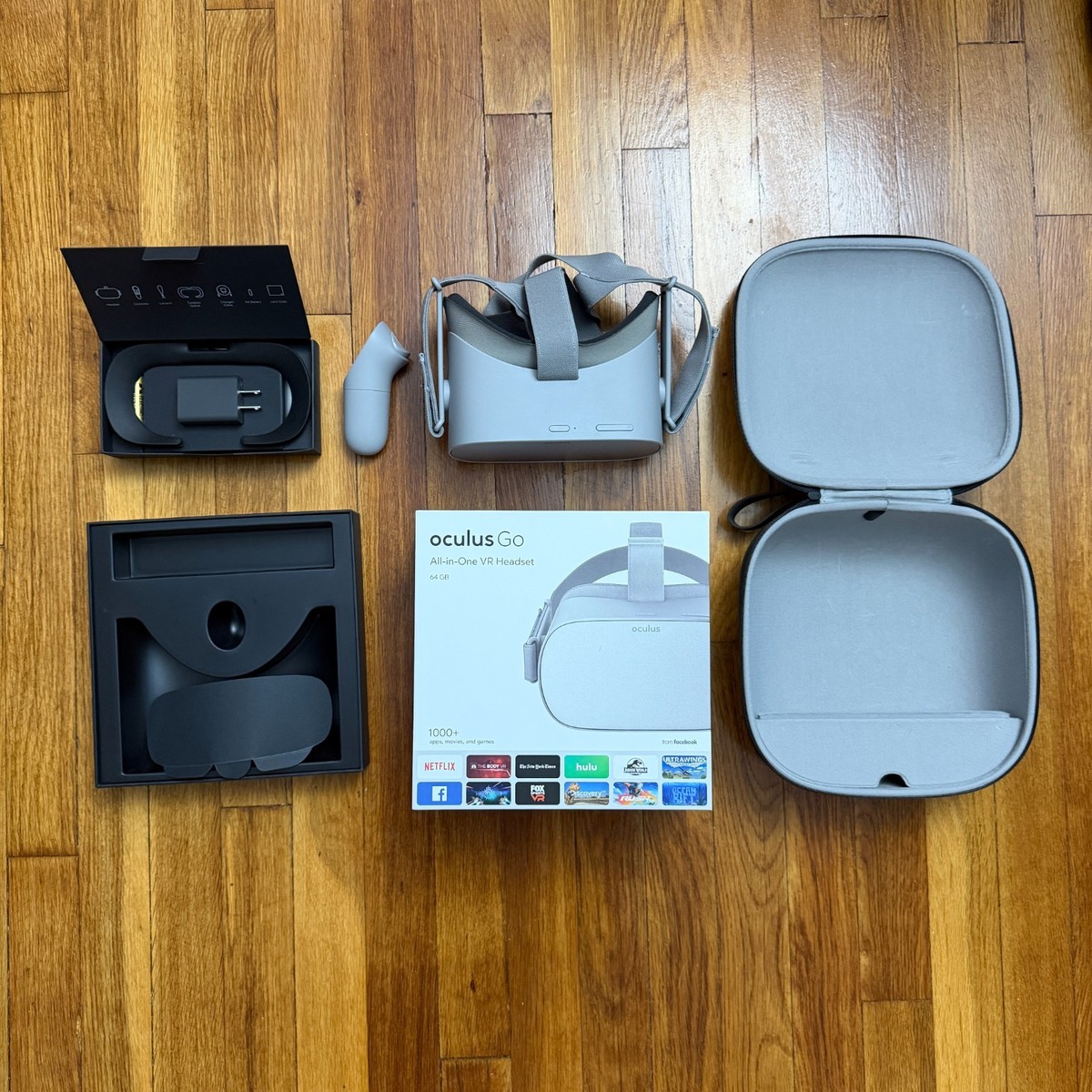 【VR】 Go 64GB Oculus Go Meta VR Headset Wireless 64GB - w/ Case, Box, and
