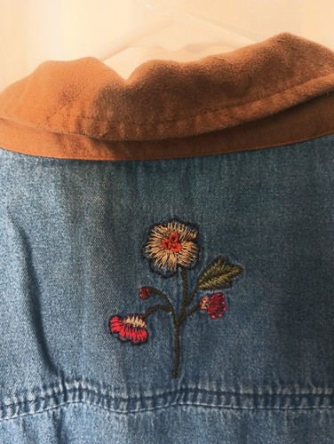 White Stag Womens Embroidered Denim Button Top 26W/ 28W Cottage Country Barn - Picture 4 of 9