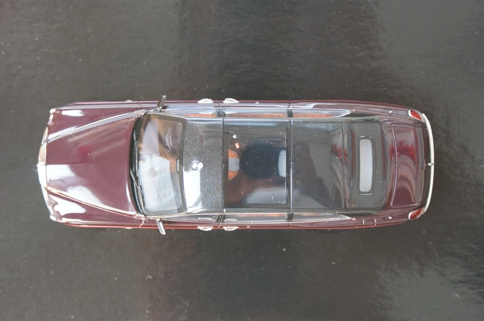 Bentley State Limousine Queen Elizabeth II sedan die-cast model, Minichamps,1/43 - Image 4 of 4