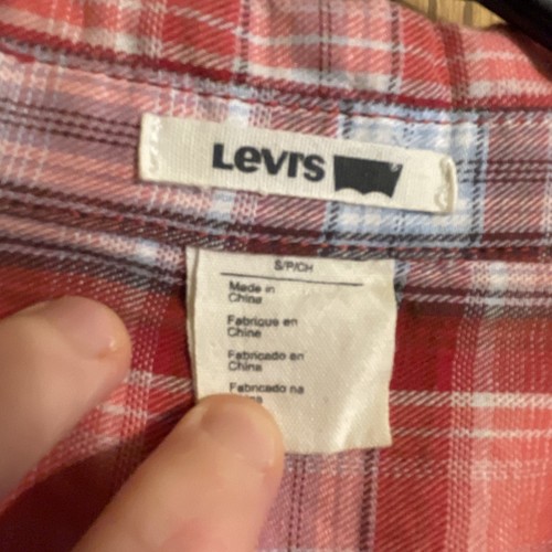 Camisa para mujer Levi's a cuadros con botones cuello manga larga roja talla pequeña - Imagen 4 de 7