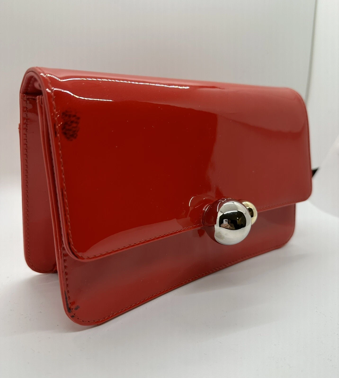 Petit sac à main neuf avec défauts Christian Dior rouge brevet avec sangle chaîne