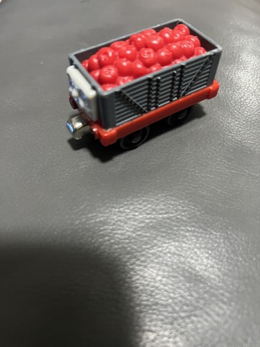 Thomas & Friends Take Along N Play TROUBLESOME TRUCK Train Car 2006 - Picture 2 of 9