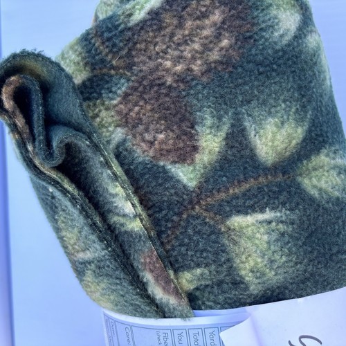 Anti Pille Fleece Stoff 1-1/2 Yard Menge. Green Forest Print