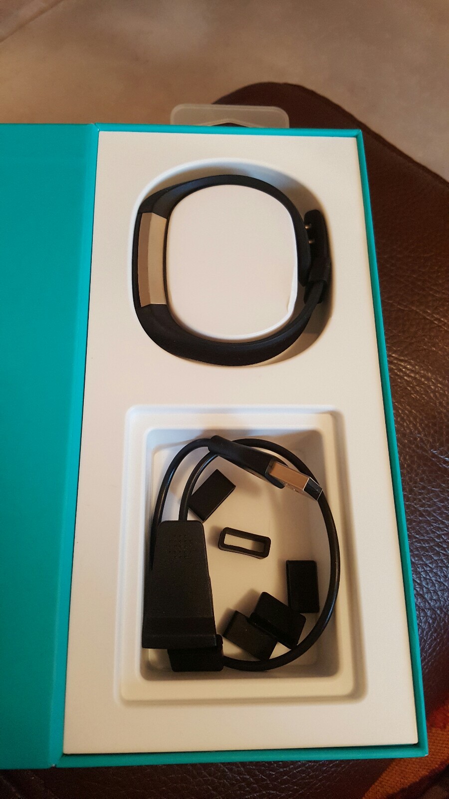Fitbit Alta - with perfect condition, boxed with - charger and 7 fitbit fasteners 41eb3d Fitbit Alta - with perfect condition, boxed with - charger and 7 fitbit fasteners 41eb3d