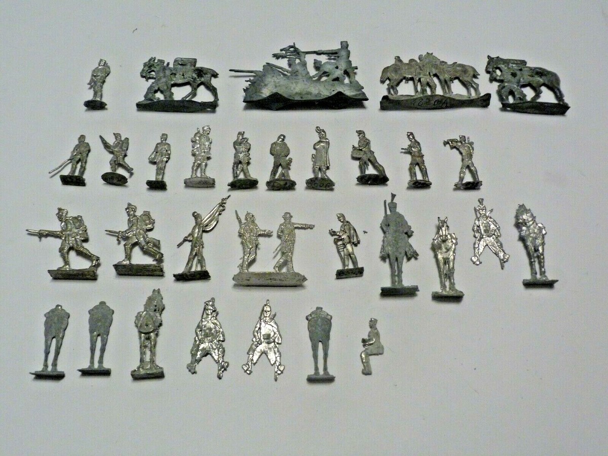 Plats d'étain - Zinnfiguren - Flat tin : 20 soldats Autriche guerre de