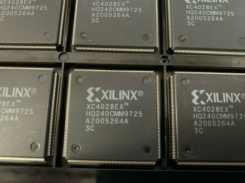 1psc NEW XILINX XC4028EX-3HQ240C FPGA XC4000X Family 28K Gates 2432 Cells 0.35um - Picture 2 of 2