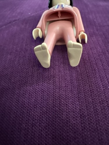 Playmobil Figure Woman Hospital Patient, Pink Pajamas 3980 7624 - Picture 4 of 14