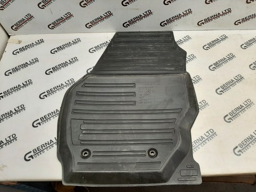 Genuine Volvo V70 MK3 07-2016 LHD Floor Carpet Mat Rubber Set 30734678 30734679 - Picture 5 of 11