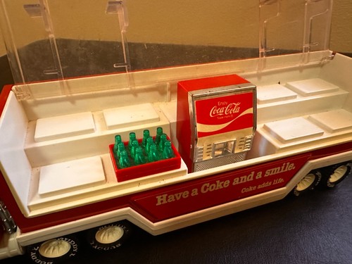1980 Vintage Coca-Cola Truck/Trailer + Machine + 1 Case Bottles [Incomplete] - Picture 2 of 6