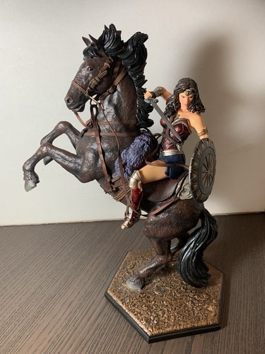 Iron Studios Wonder Woman Deluxe Art Scale 1/10 Statue zu Pferd sehr selten!! - Bild 16 von 19