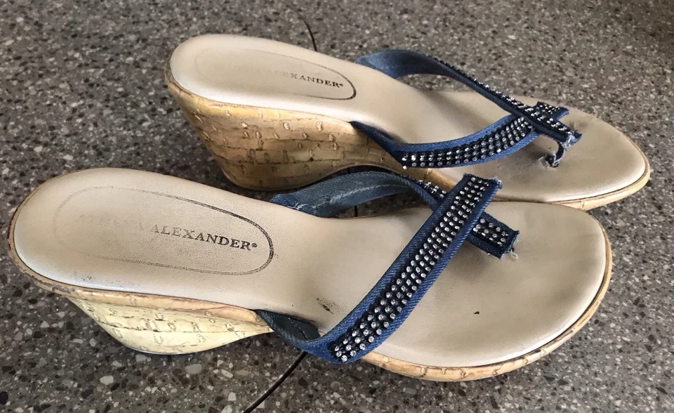 Sandalias Athena Alexander-Roxi-Corcho y Denim con pedrería-Talla 8 se ajusta como 7 1/2 Foto 2 de 4