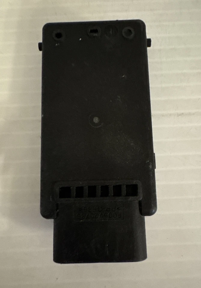 2025 Cadillac Escalade Right and Left Transceiver 85026366 & 85026367 OEM K0200 - Image 4 of 4