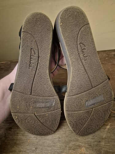 Clark's Women's 8.5M Black & White Sandals Thong - 第 8/8 張圖片