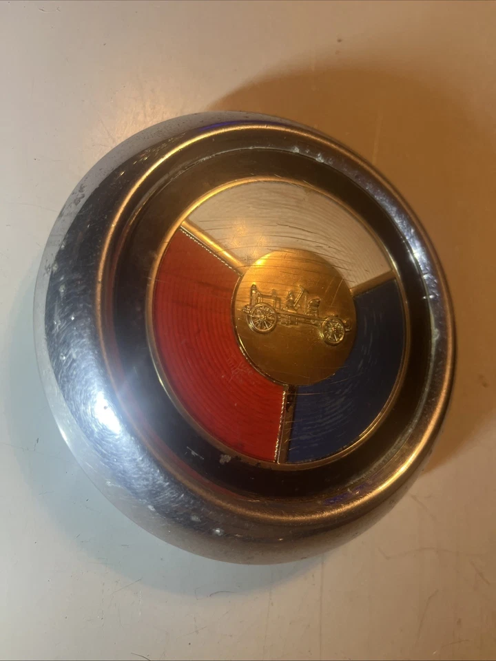 BUICK SUPER 8 STEERING WHEEL HORN BUTTON 原始设备制造商零件 #25442 — 第 3/4 张图片