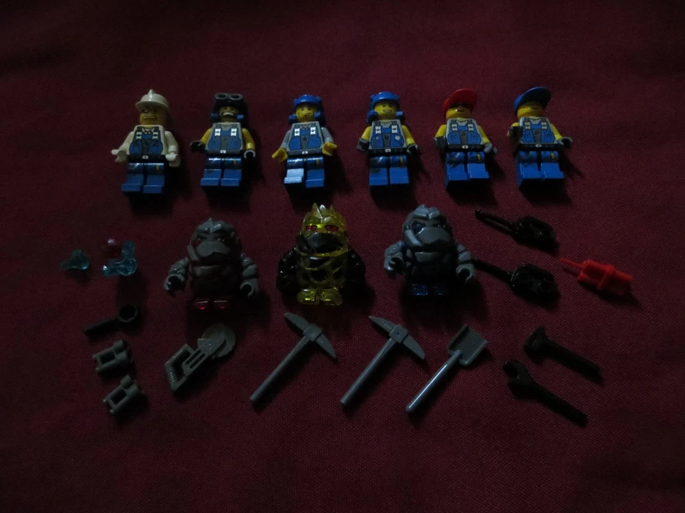 LEGO POWER MINERS MINIFIGURES LOT 9 FIGURES ,ACCESSORIES - Image 2 of 3