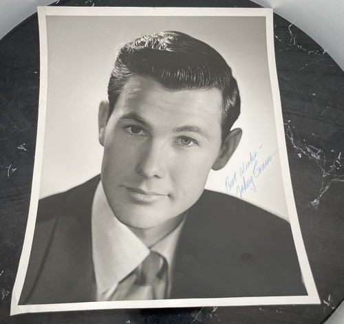 JOHNNY CARSON - AUTOGRAPHED PHOTOGRAPH - Picture 2 of 9