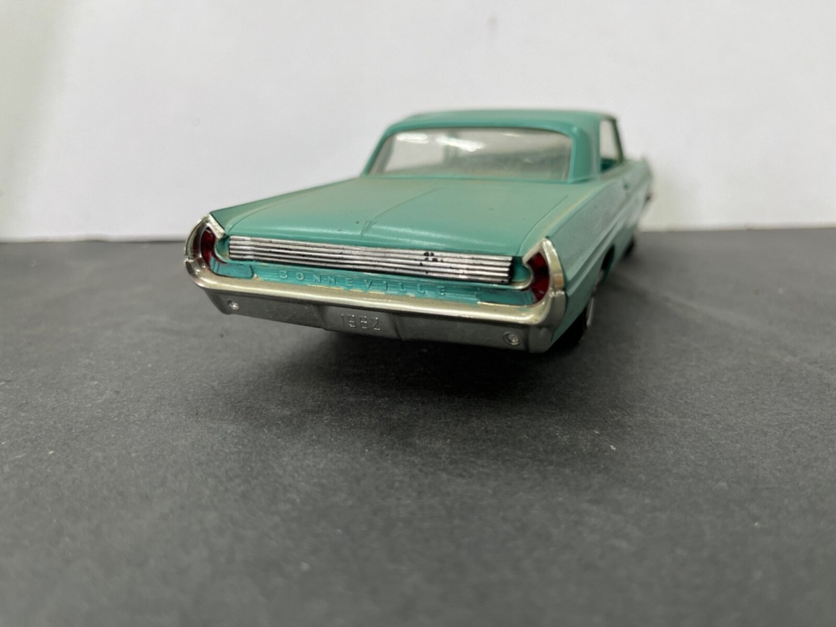 C4 AMT 1962 Pontiac Bonneville Hardtop Built Model Vintage 1
