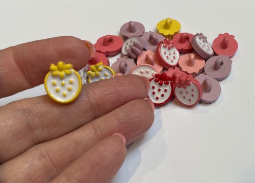 6 Strawberry Buttons Shank 15mm Berry Button Baby Clothing C28-56 Aussie Seller - Picture 2 of 5