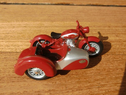 Moto SCHUCO PICCOLO 05052 TRIUMPH BOSS con sidecar STEIB rosso top 1:43! - Foto 4 di 7