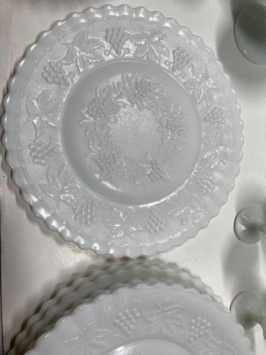 SELTEN-Vintage: Imperial Milchglas Traubenmuster-Set für 6-8 Mitte des Jahrhunderts - Bild 17 von 21