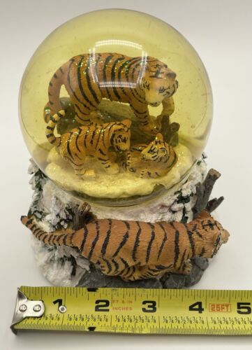 Siberian Tiger Snowglobe Cadona International Endangered Species Collection - Picture 17 of 19