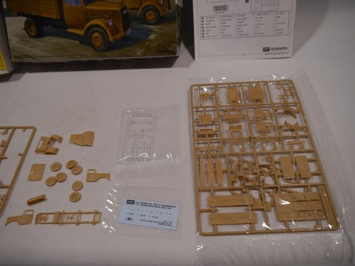 Academy Bausatz 1: 72 13404 German Cargo Truck (Early & Late) OVP - Picture 4 of 4