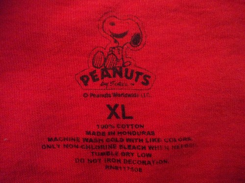 Peanuts Mens XL Snoopy Joe Cool Santa Claus T Shirt Red White Green Snowflakes - Picture 6 of 6