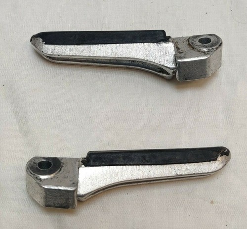 Suzuki GSX1300R Hayabusa 99-07 left right rear footrest bar foot peg set OEM - Picture 4 of 10