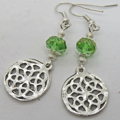 St. Patrick Metal Celtic Knott and Green Glass Bead Earrings By SoniaMcD - Imagen 19 de 24