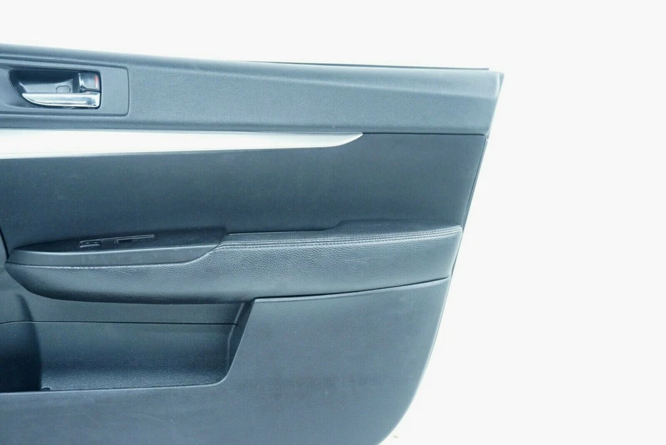 Panel de puerta interior delantero derecho Subaru Legacy 2.5I 2010 con interruptor de manija OEM Foto 4 de 4