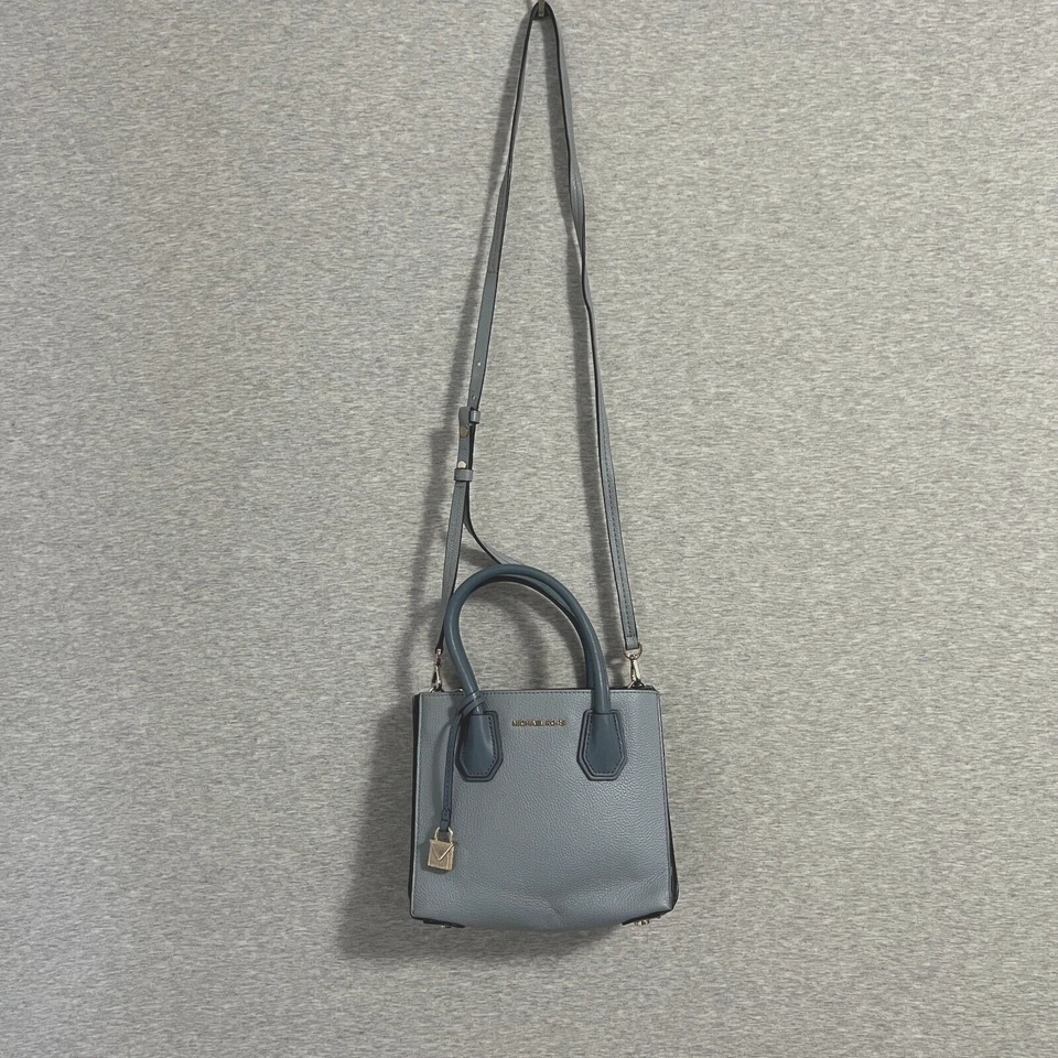 Bolso Cartera Michael Kors Mercer Asa Superior Bandolera Cuero Azul Pastel Dije Foto 2 de 4