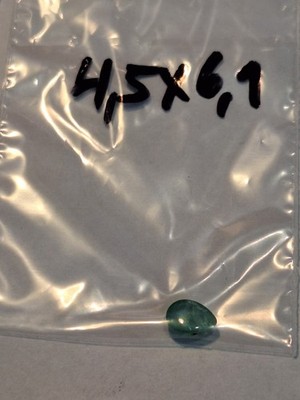 1 Smaragd, Emerald, pear cabochon ca 4,5 x 6,1 mm