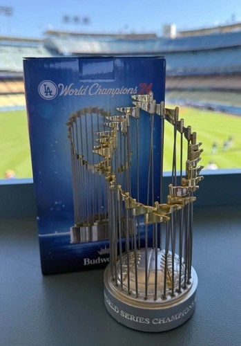 2024 DODGERS WORLD SERIES CHAMPIONS TROPHY REPLICA SGA 2025 OHTANI FREEMAN NEW