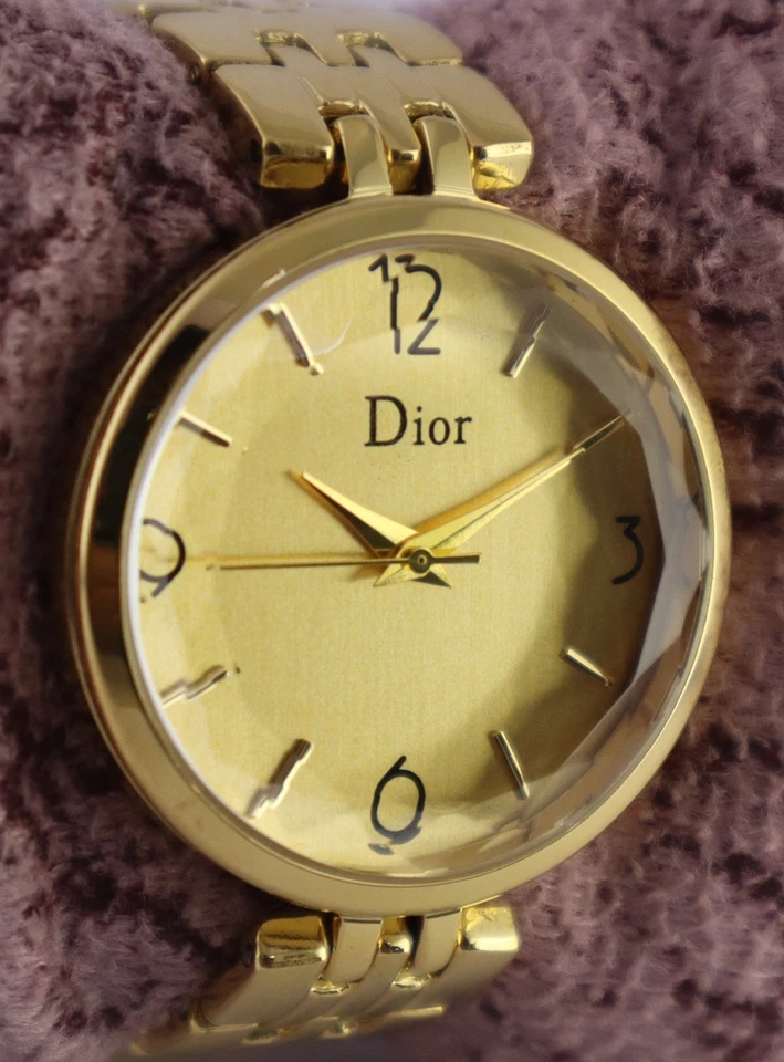 Красивые женские кварцевые позолоченные наручные часы Dior с золотым циферблатом «Оставайтесь стильными» - Изображение 2 из 4