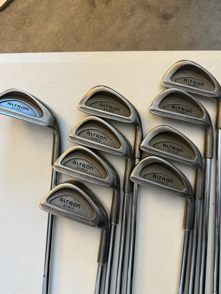 Mizuno Altron FWD irons 2 thru Pw golf clubs RH stiff steel shafts dynaflex 1100 - Image 2 of 4