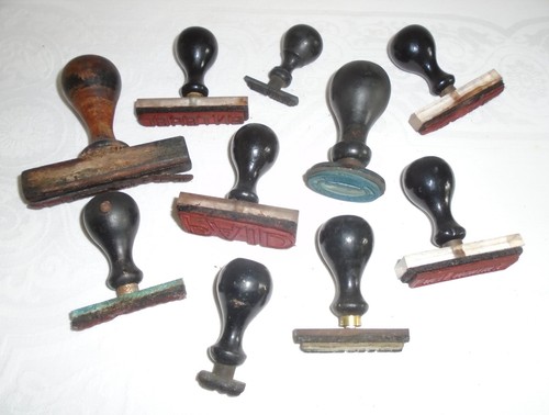 Antiguo soporte para sellos de goma de escritorio de hierro fundido ~ con sellos - Imagen 9 de 14