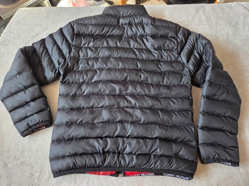 SCHWARZE GEFÜTTERTE HERRENJACKE VON TOMMY HILFIGER MIT DURCHGEHENDEM REISSVERSCHLUSS – GRÖSSE LARGE - Bild 6 von 6