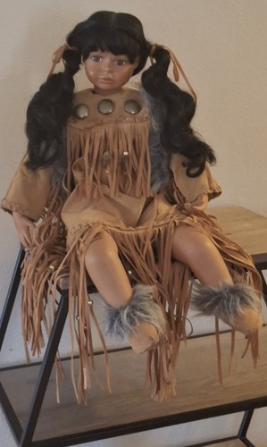 Wunderschöne 24" American Indian Collection "Little Star" Porzellanpuppe