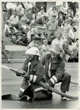 1983 Press Photo Firefighters demonstrate skills at Mecklenburg County show