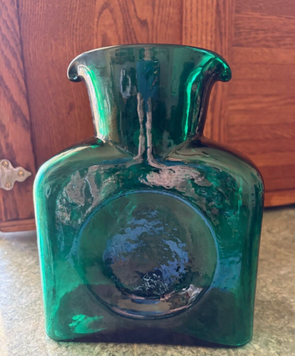 Looks New, Blenko Emerald Green Art Glass Double Spout Water Pitcher Carafe 8” - Picture 14 of 15