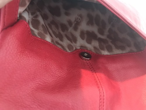 B Makowsky Soft Pebbled Glove Leather Turnlock Crossbody Red Handbag Medium - Bild 10 von 11