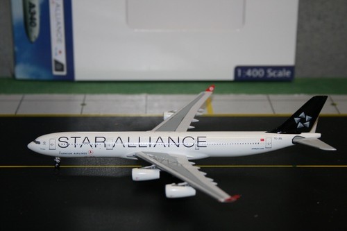 Aeroclassics 1:400 Turkish Airlines Airbus A340-300 TC-JDL 'Star Alliance' - Picture 7 of 7