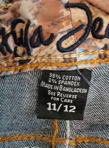 Ariya Jeans Denim Shorts Embroidered pocket Distressed Mid Rise Women's 11/12 - Picture 5 of 5