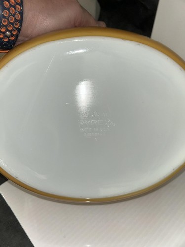 Pyrex Butterfly Gold Oval Casserole Dish with Lid - Picture 7 of 7