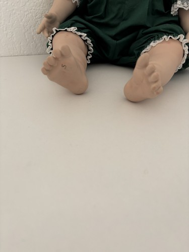 21” Porcelain Doll - Green Dress - Unbranded - Brown Hair - Curled Pigtails - Picture 4 of 7