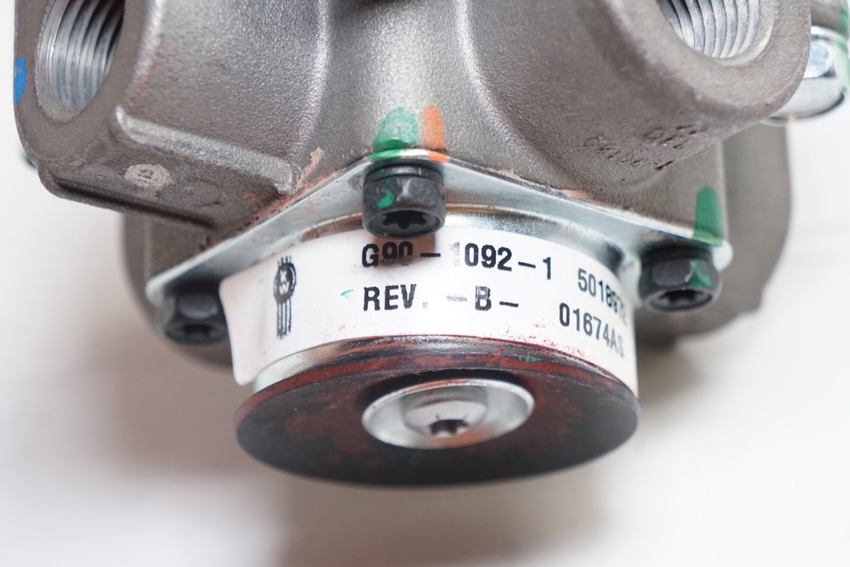 New Genuine OEM Kenworth G90-1092-1 BENDIX DUAL BRAKE FOOT