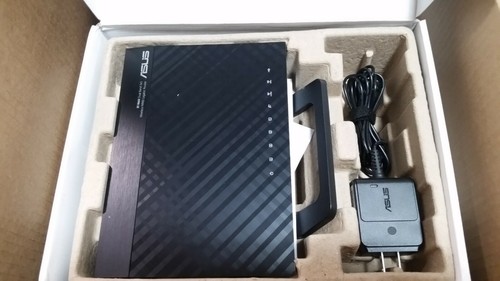 ASUS RT-N66U 450 Mbps 4-Port Gigabit Wireless Dual Band N Router - Picture 1 of 3