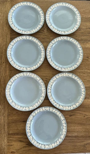 WEDGWOOD QUEENSWARE WHITE ON LAVENDER 10" DINNER PLATE SMOOTH EDGE (7 TOTAL)