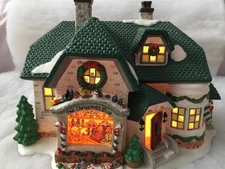 St Nicholas Square Village The Christmas Shop 1999 Toy Store  With Box and Light